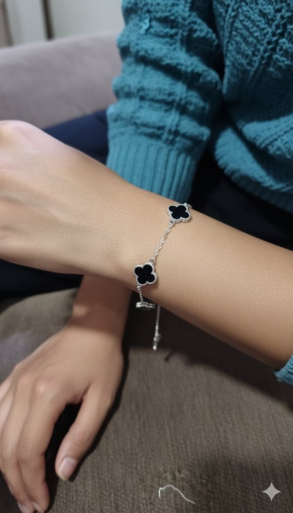 Black Clover Alhambra-Style Bracelet
