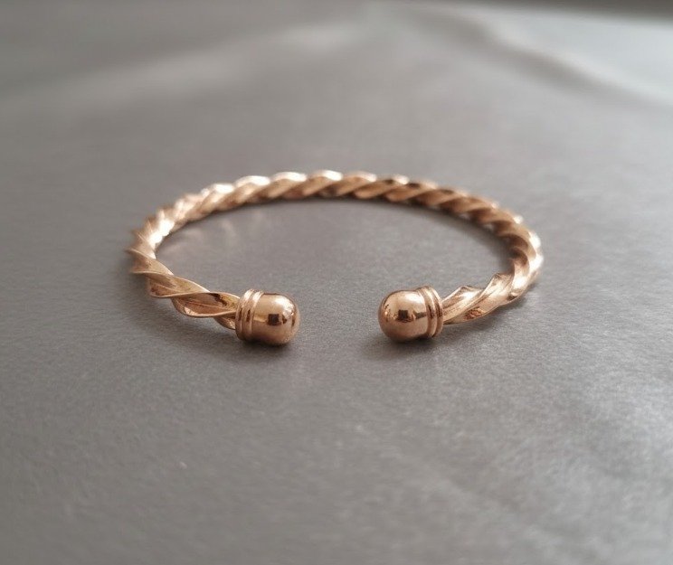 The Aurora Twist Kada