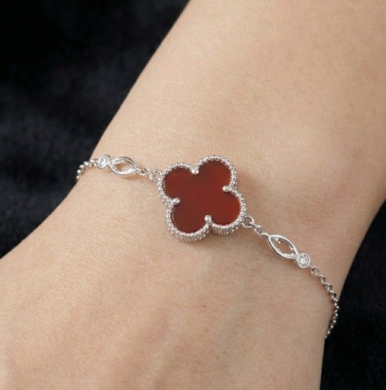 Crimson Clover Chain