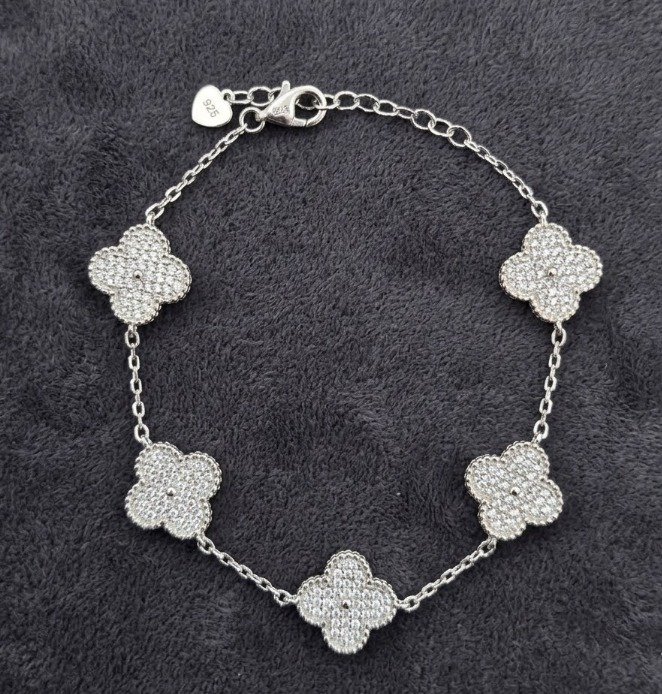 The Petite Clover Bloom