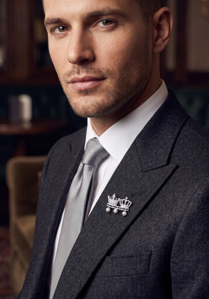 Regal Twin Crown Pin