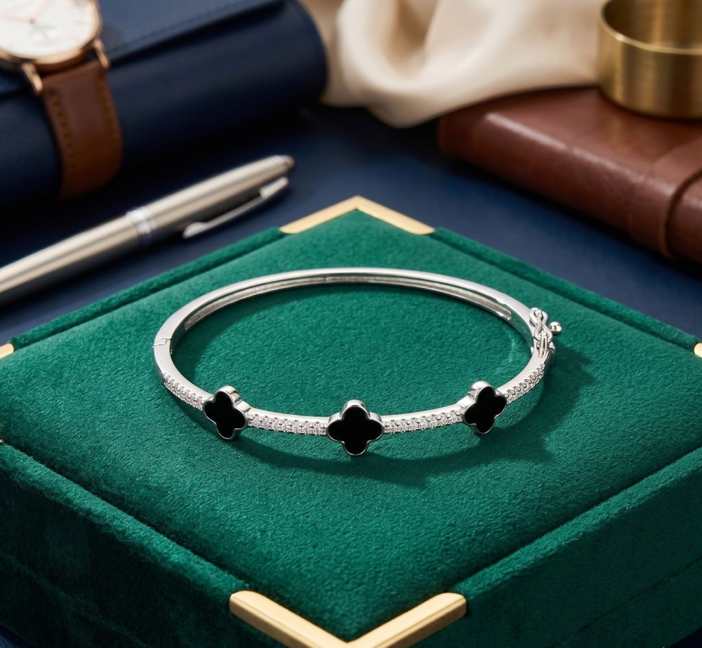 Noir Clover Bangle