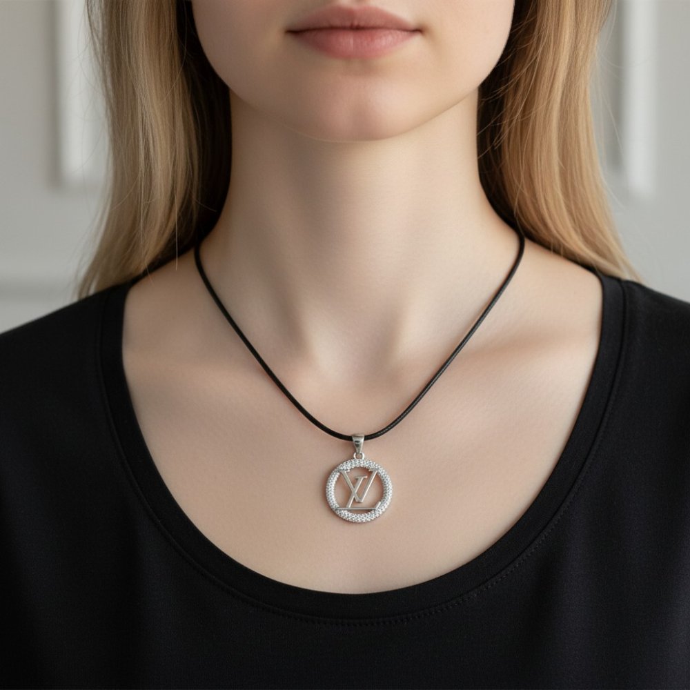 Luxe LV Medallion