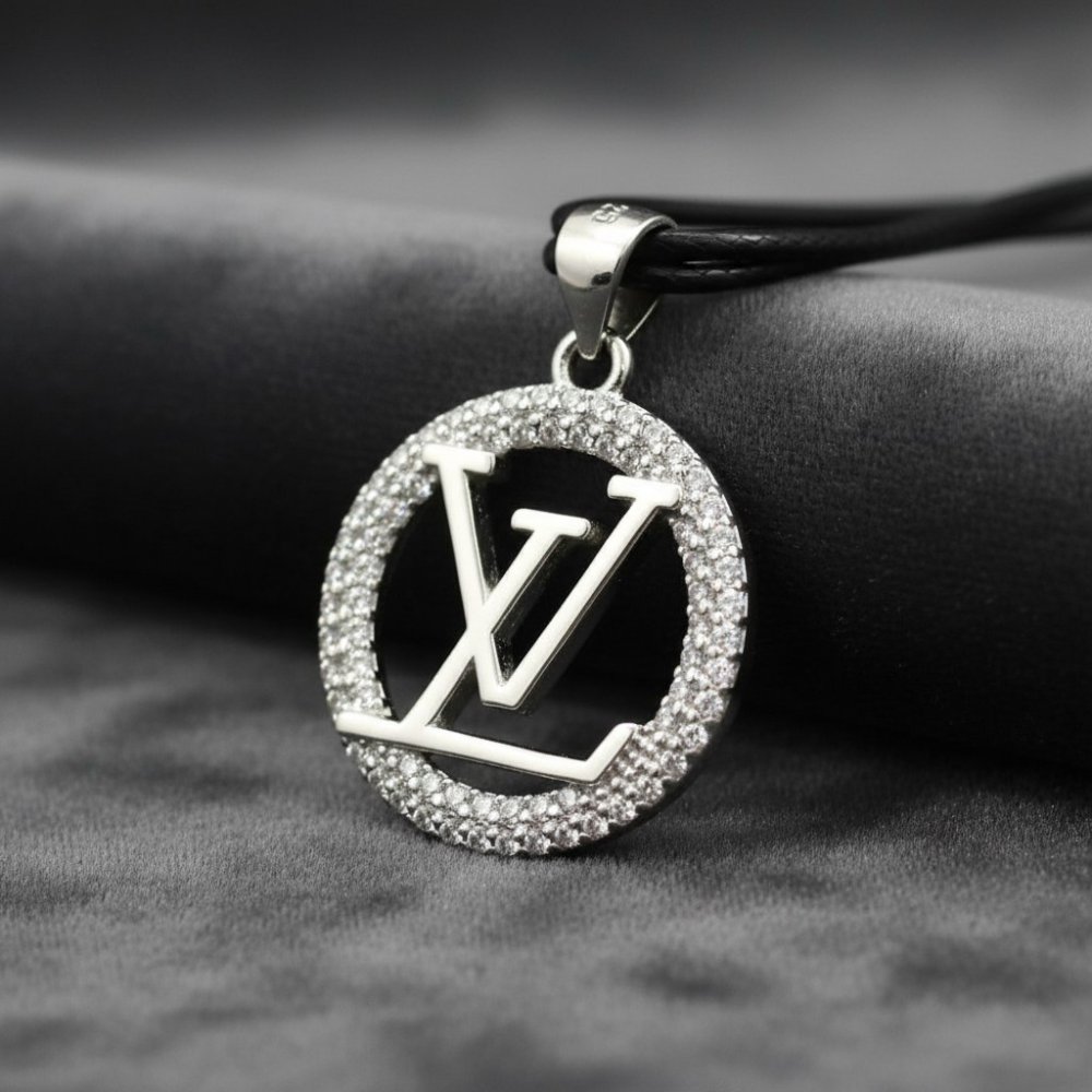 Luxe LV Medallion