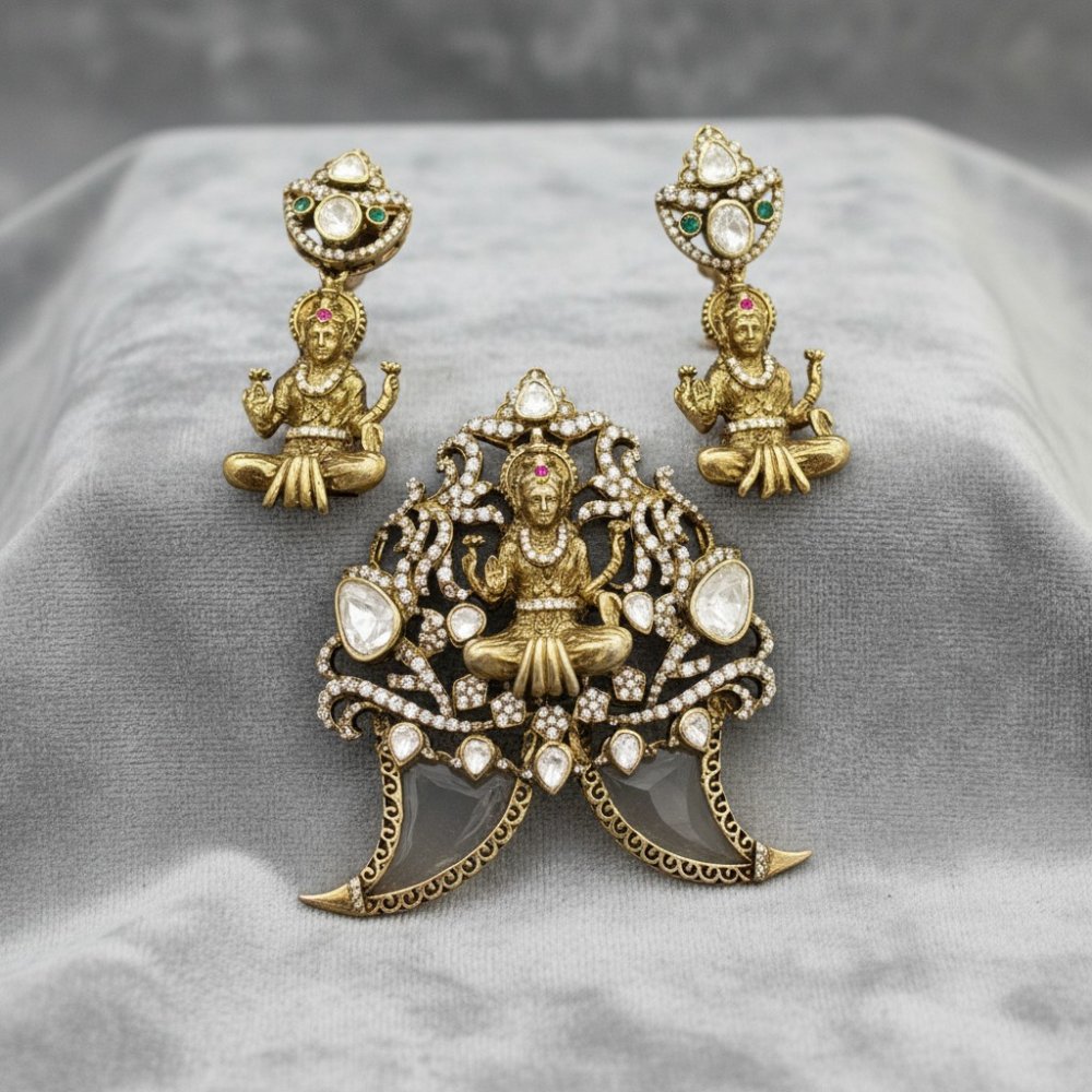 Goddess Lakshmi Tiger Claw Pendant Set