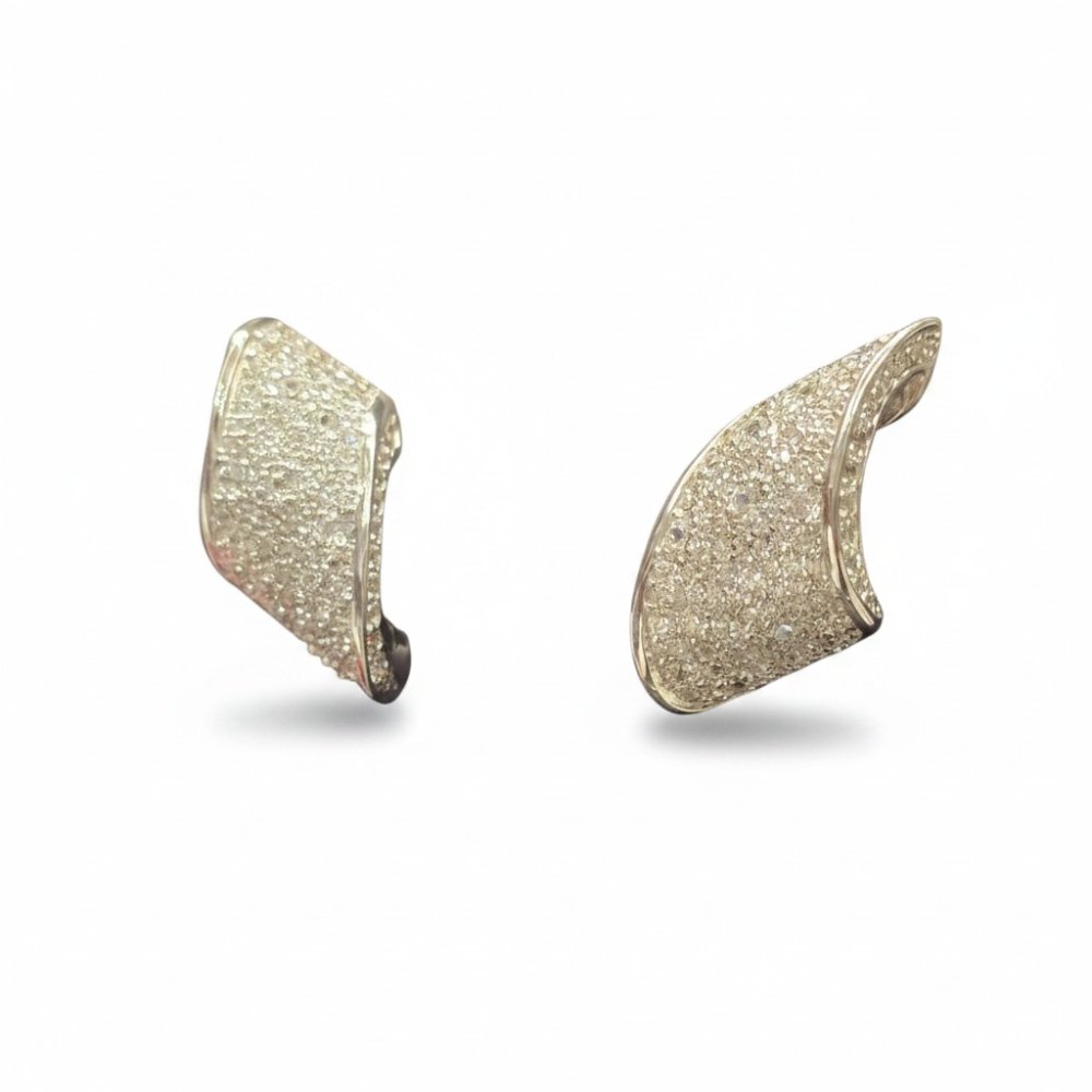 Aura Curved Studs