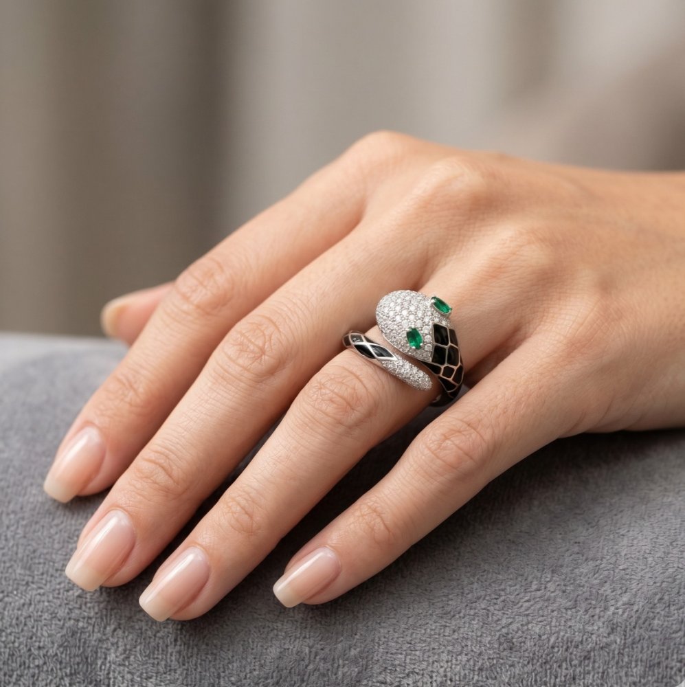 The Emerald-Eyed Serpentine Ring