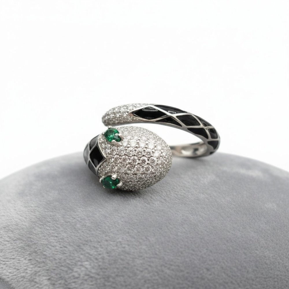 The Emerald-Eyed Serpentine Ring