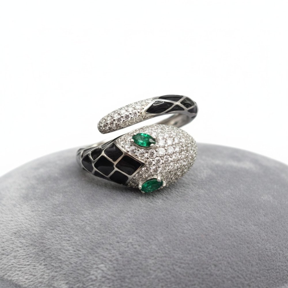 The Emerald-Eyed Serpentine Ring