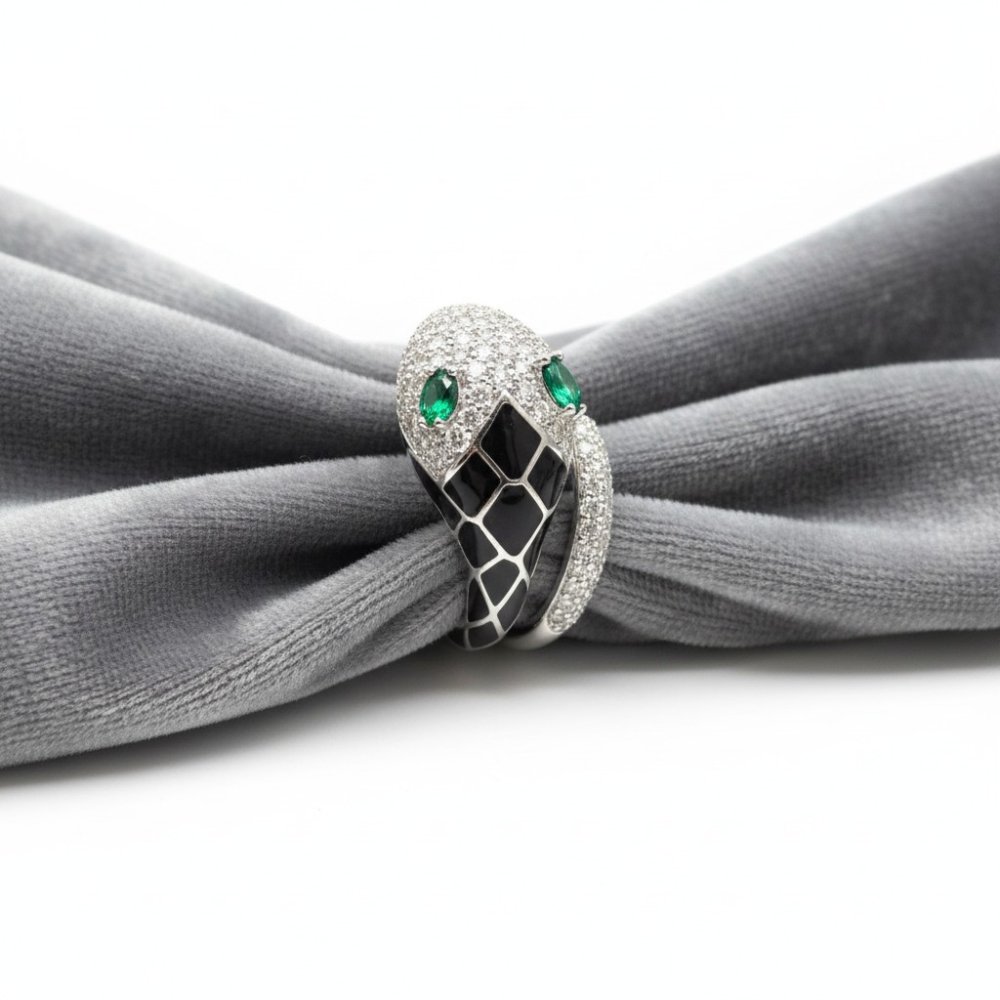 The Emerald-Eyed Serpentine Ring