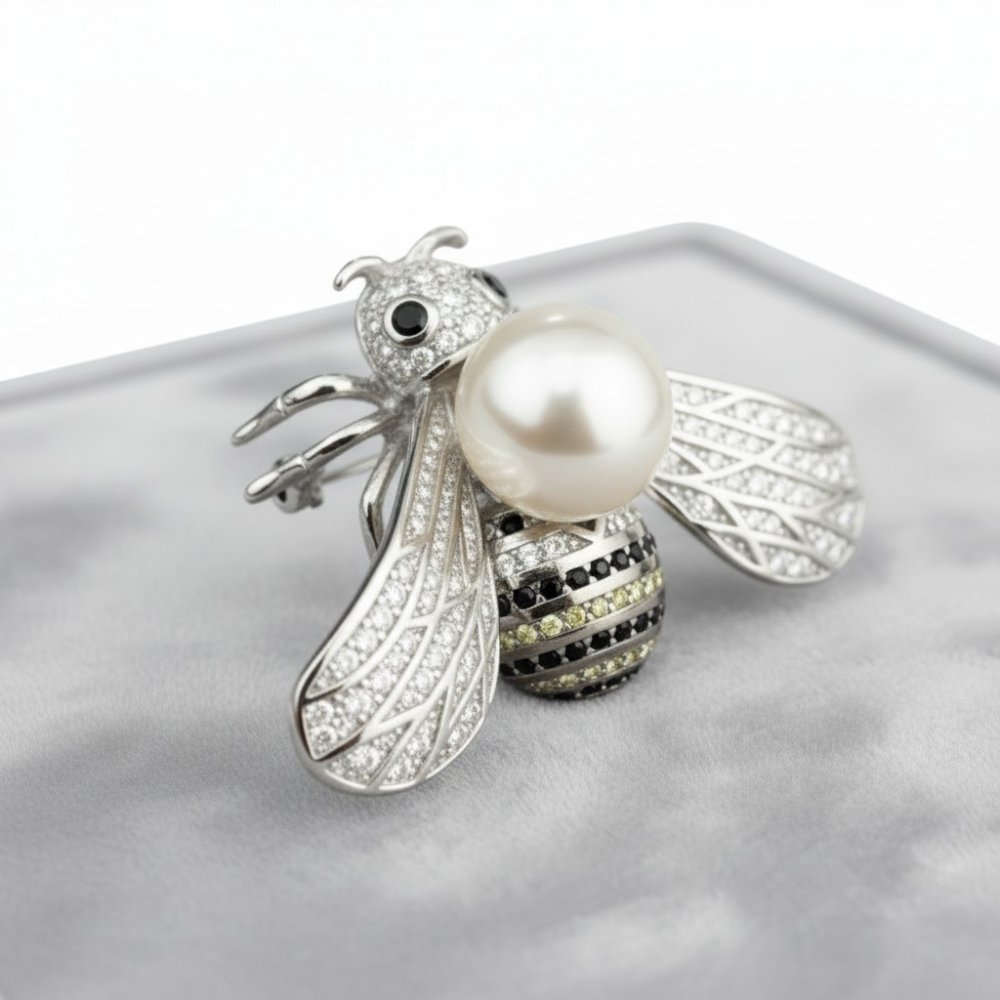 The Queen Bee Pearl Brooch