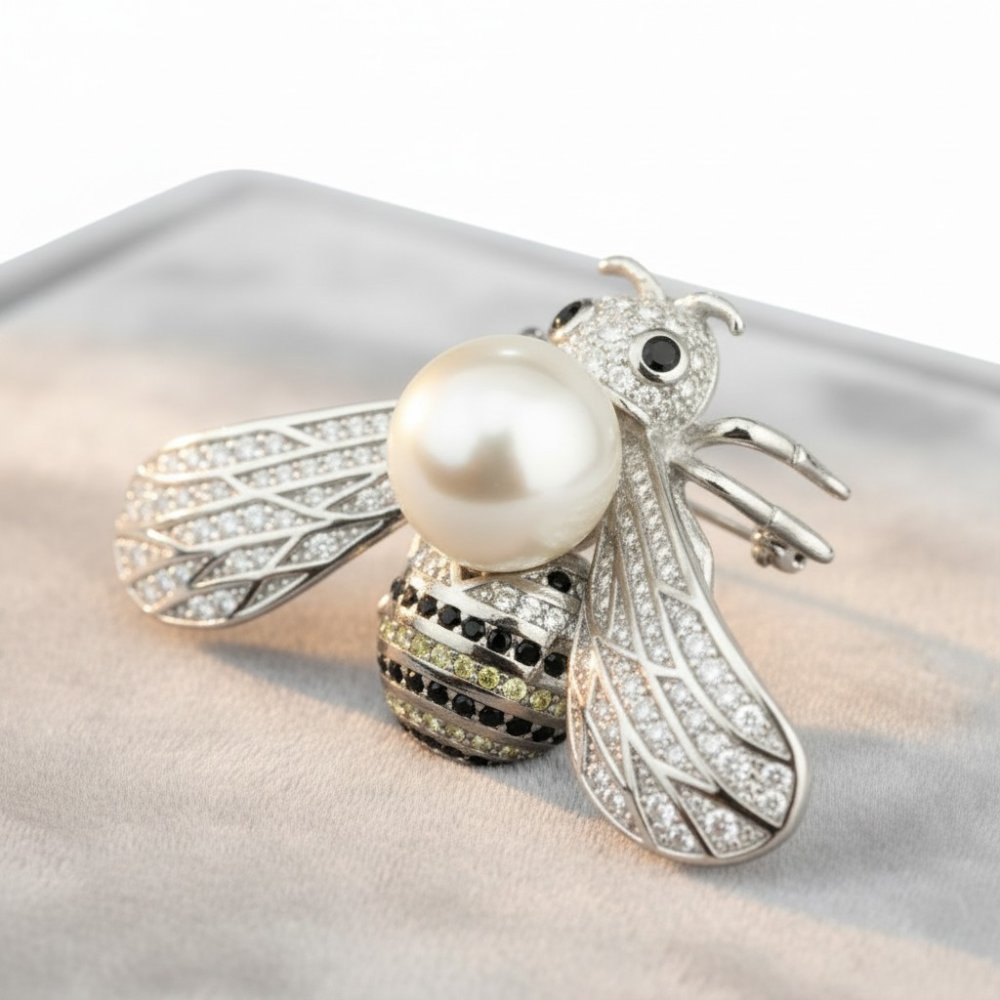 The Queen Bee Pearl Brooch