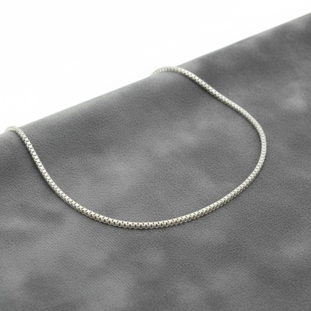 The Stella Box Chain