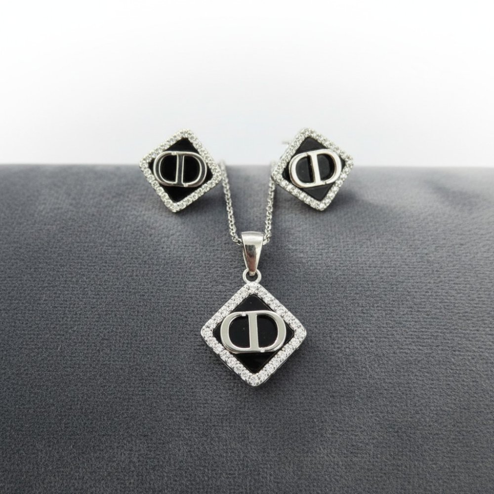 Monogram Noir Pendant Set