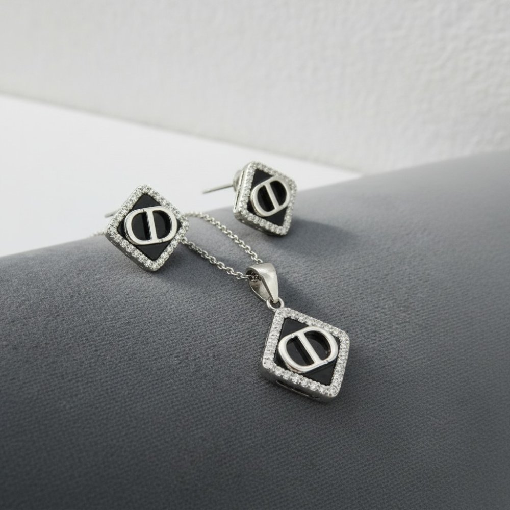 Monogram Noir Pendant Set
