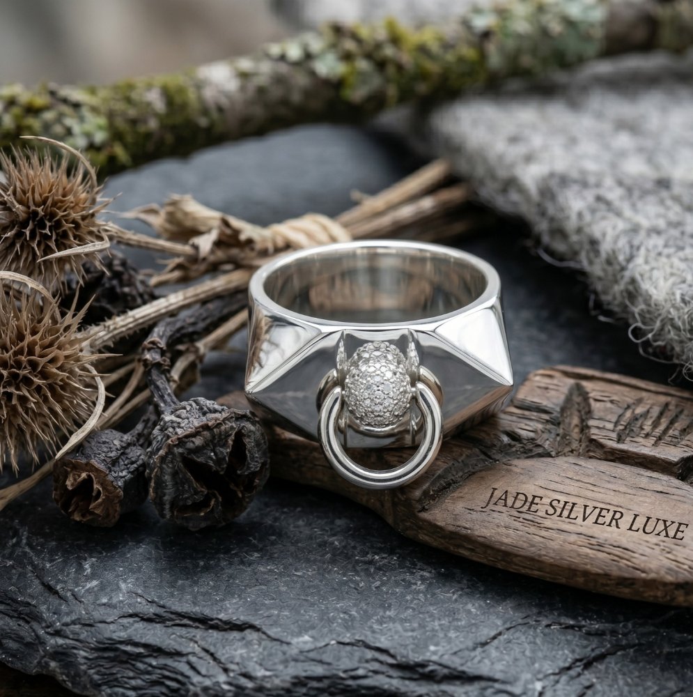 The Vertex Orb Ring
