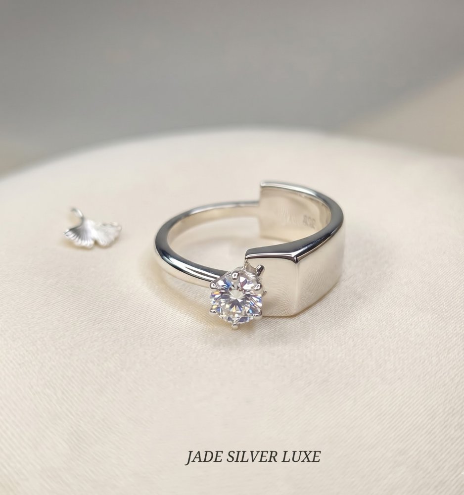 The Aura Solitaire Band