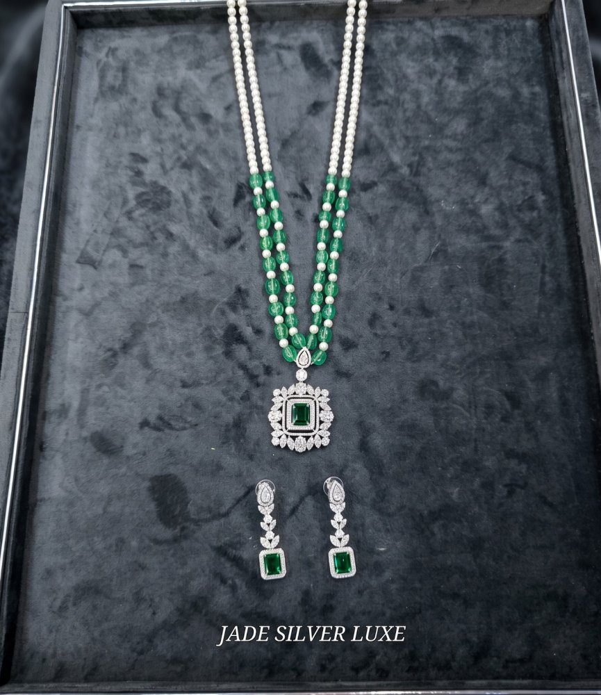 The Emerald-Green Sovereign Mala Set
