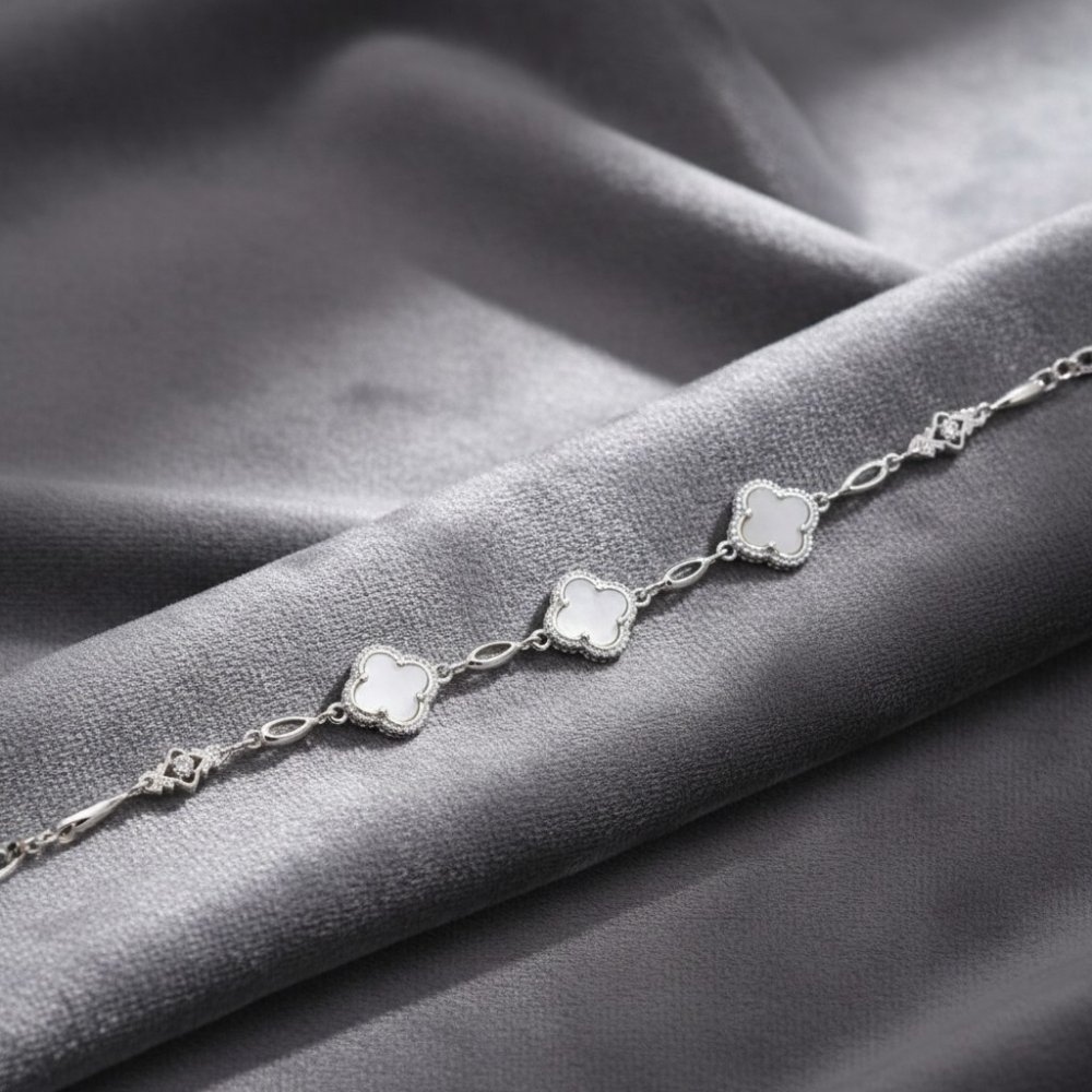Silver Clover Mother-of-Pearl Bracelet