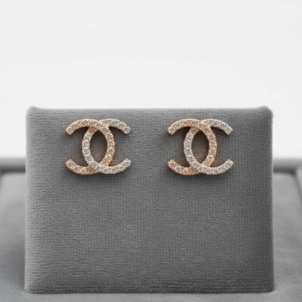 Aura Interlocking Studs