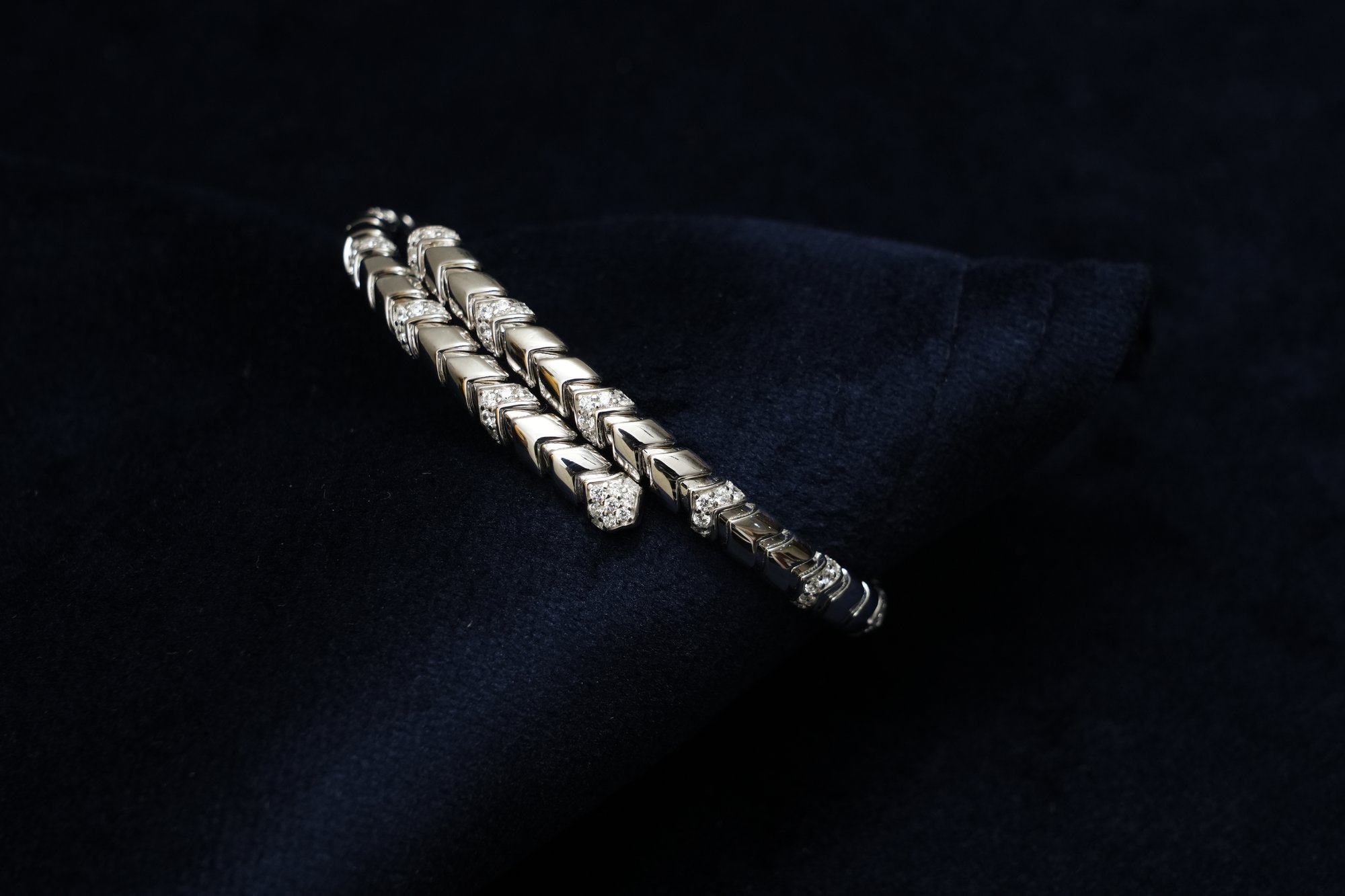 The "V-Elite" Chevron Link Kada