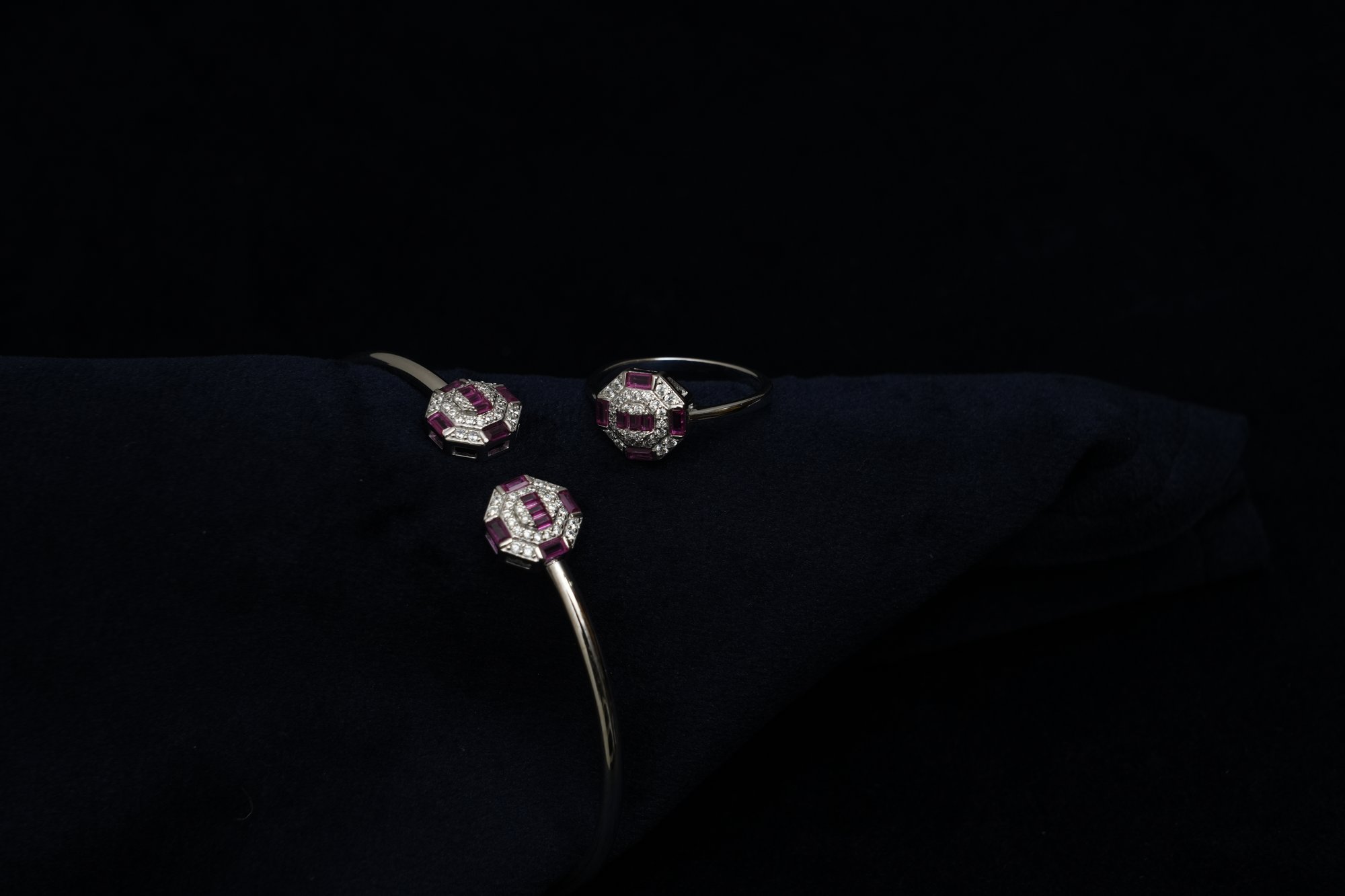 The Crimson Deco Hexa-Set