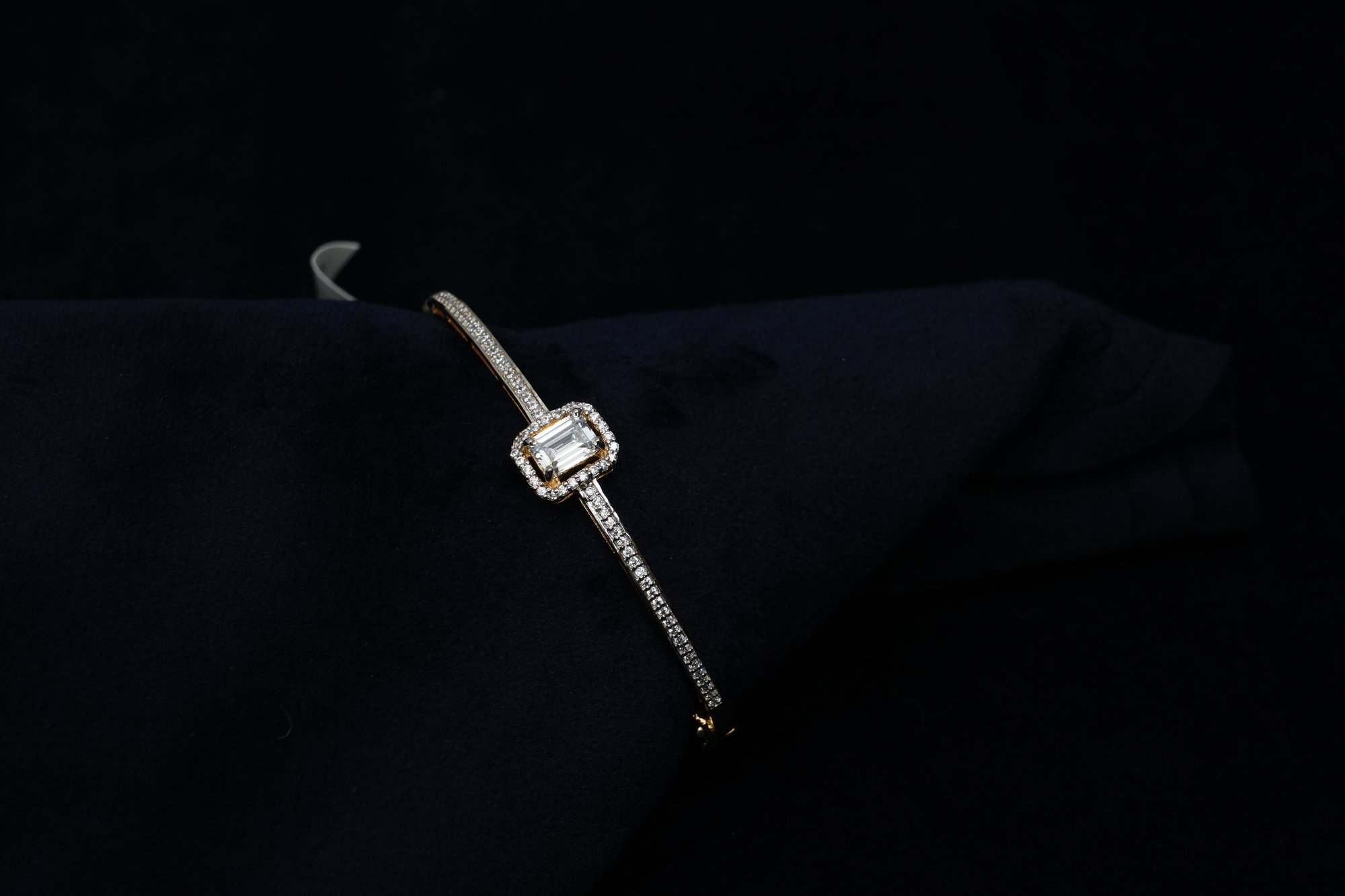 The Empress Emerald-Cut Halo Kada