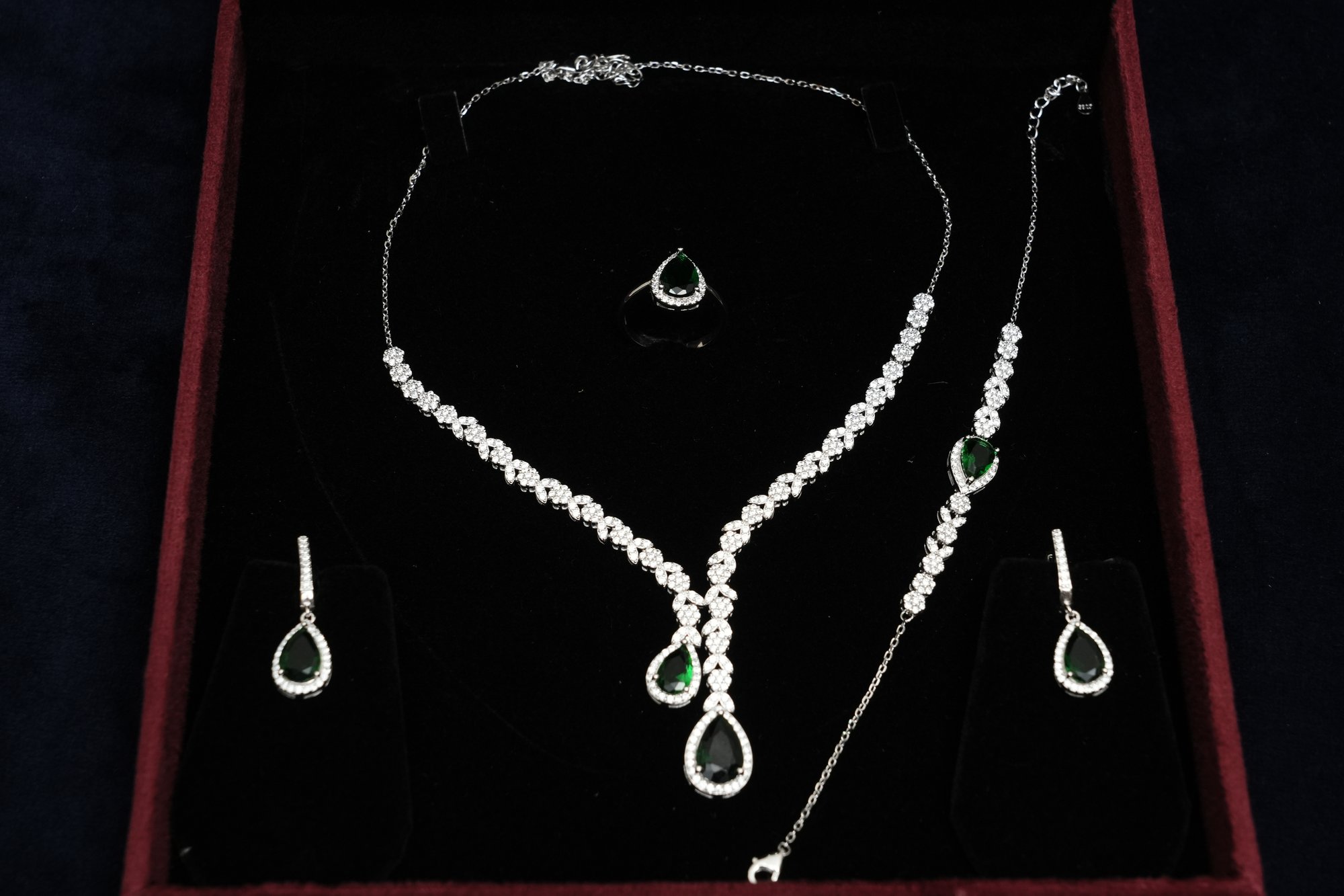 Emerald Elegance: Teardrop Set