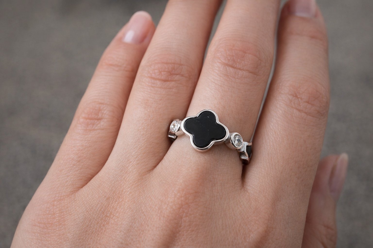 Noir Clover Ring